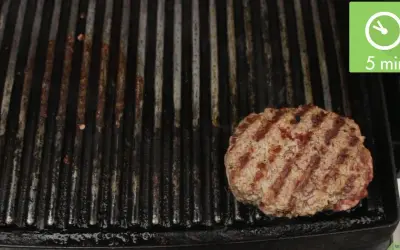 Le secret d'un steak de burger juteux : choix, cuisson, astuces.