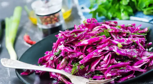Salade de Chou Rouge : Recettes, Astuces & Bienfaits Faciles
