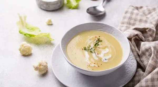 Soupe de céleri-rave : recette facile, bienfaits et astuces