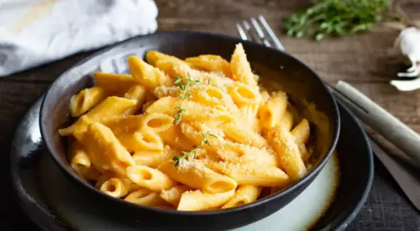 Pâtes sauce butternut : recette facile, crémeuse et gourmande