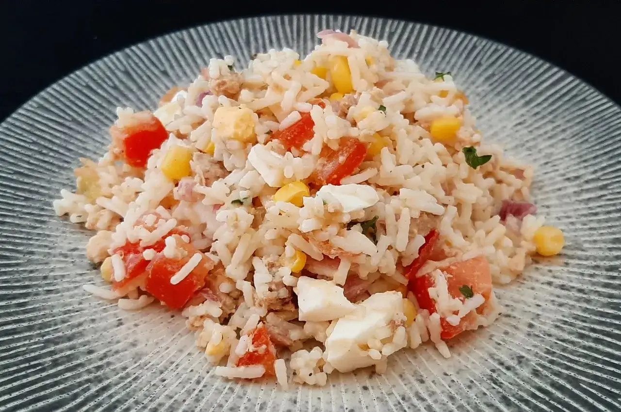 Ingr&eacute;dients salade de riz thon ma&iuml;s tomates