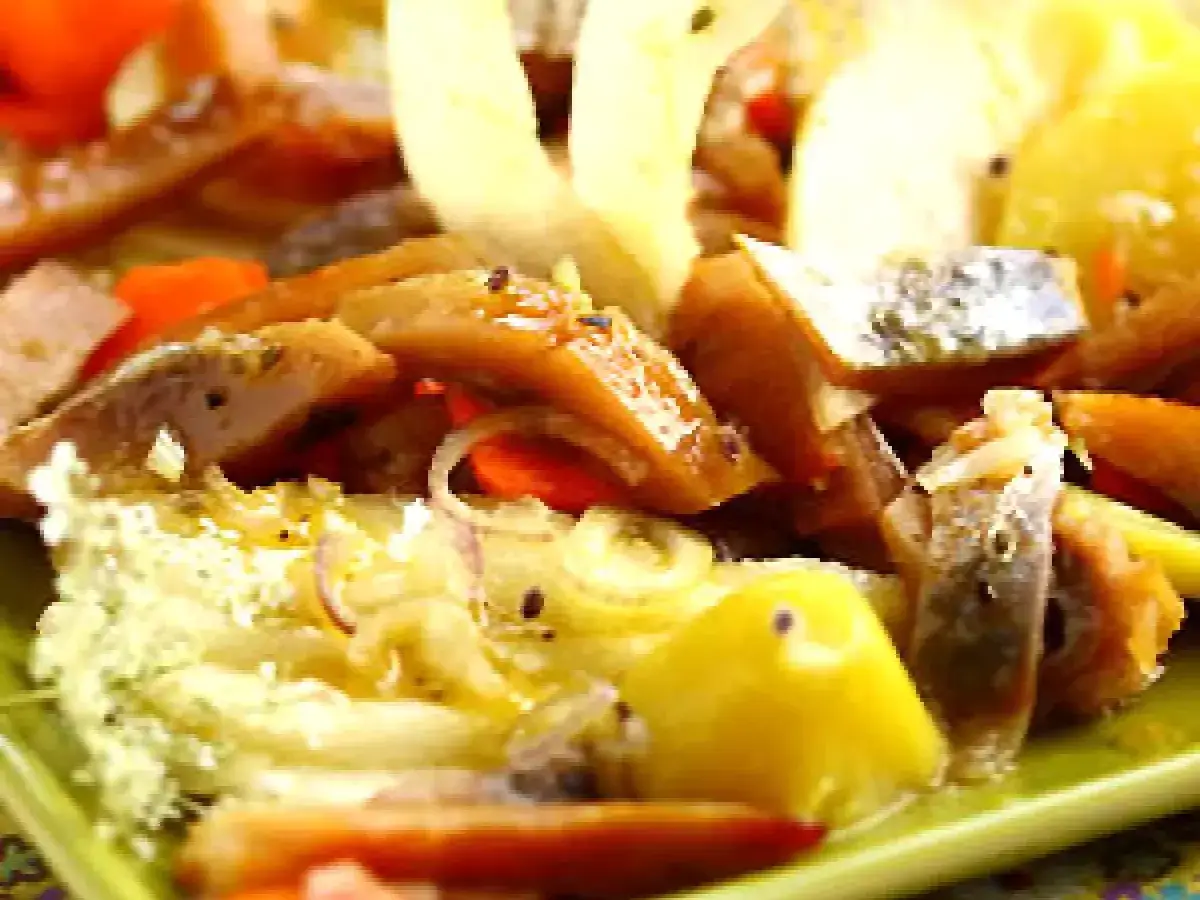 Salade de harengs fum&eacute;s avec pomme et carotte
