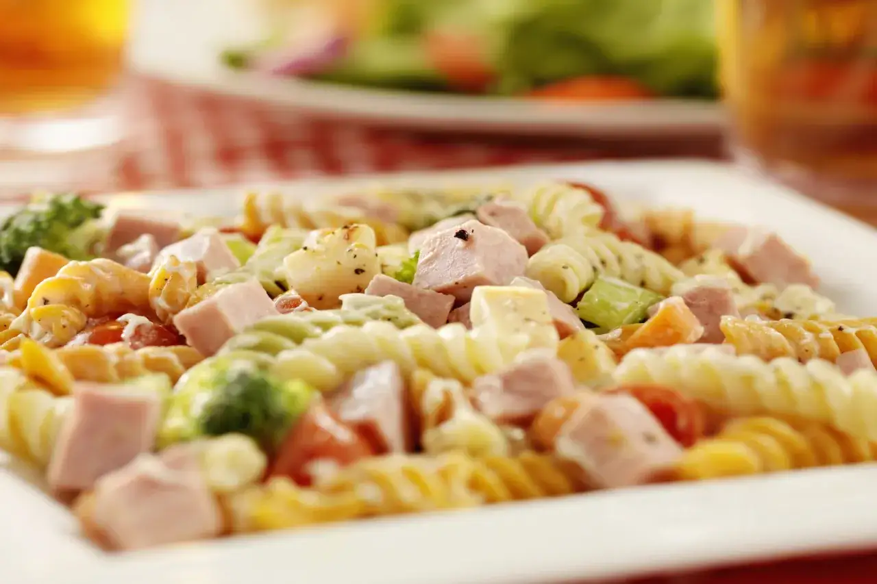 Diff&eacute;rentes sauces pour salade de p&acirc;tes