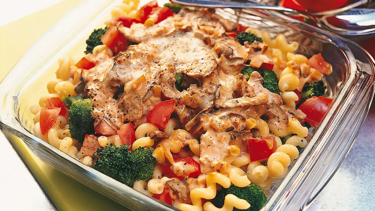 Gratin de pâtes aux légumes variés et colorés