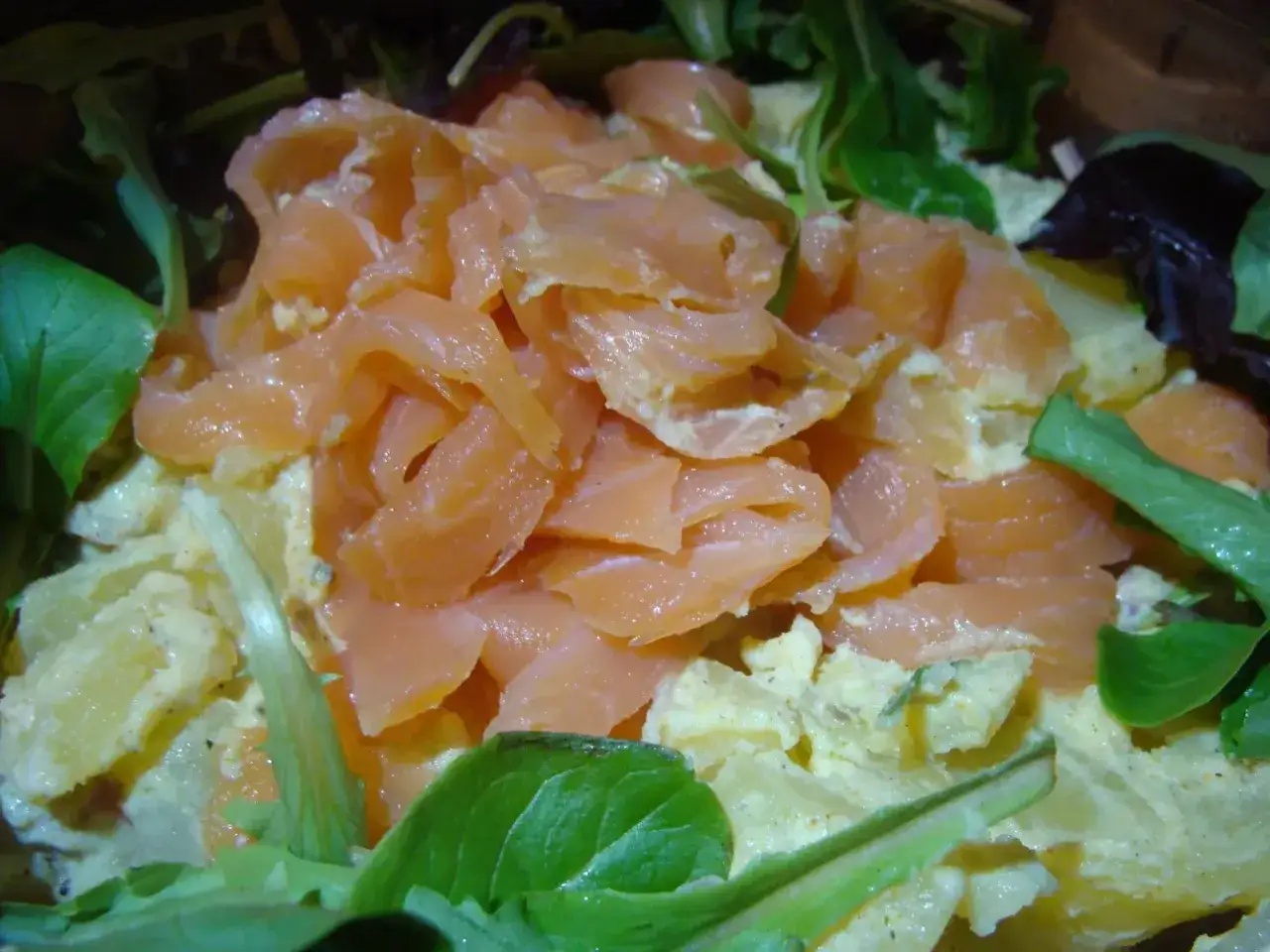 Salade de pommes de terre au saumon frais et sauce crémeuse